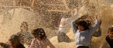 "Real Genius" de Martha Coolidge (1985). Pour remplir toute une maison de popcorn, l'équipe a dû griller du maïs pendant trois mois.